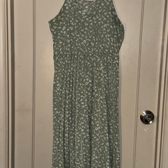 SHEIN Dresses & Skirts - Floral Green Sleeveless Dress
